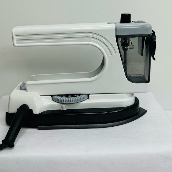 Proctor Silex Mini Steam/Dry Travel Electric Iron Dual Voltage I-2565A; Compact - Picture 4 of 16